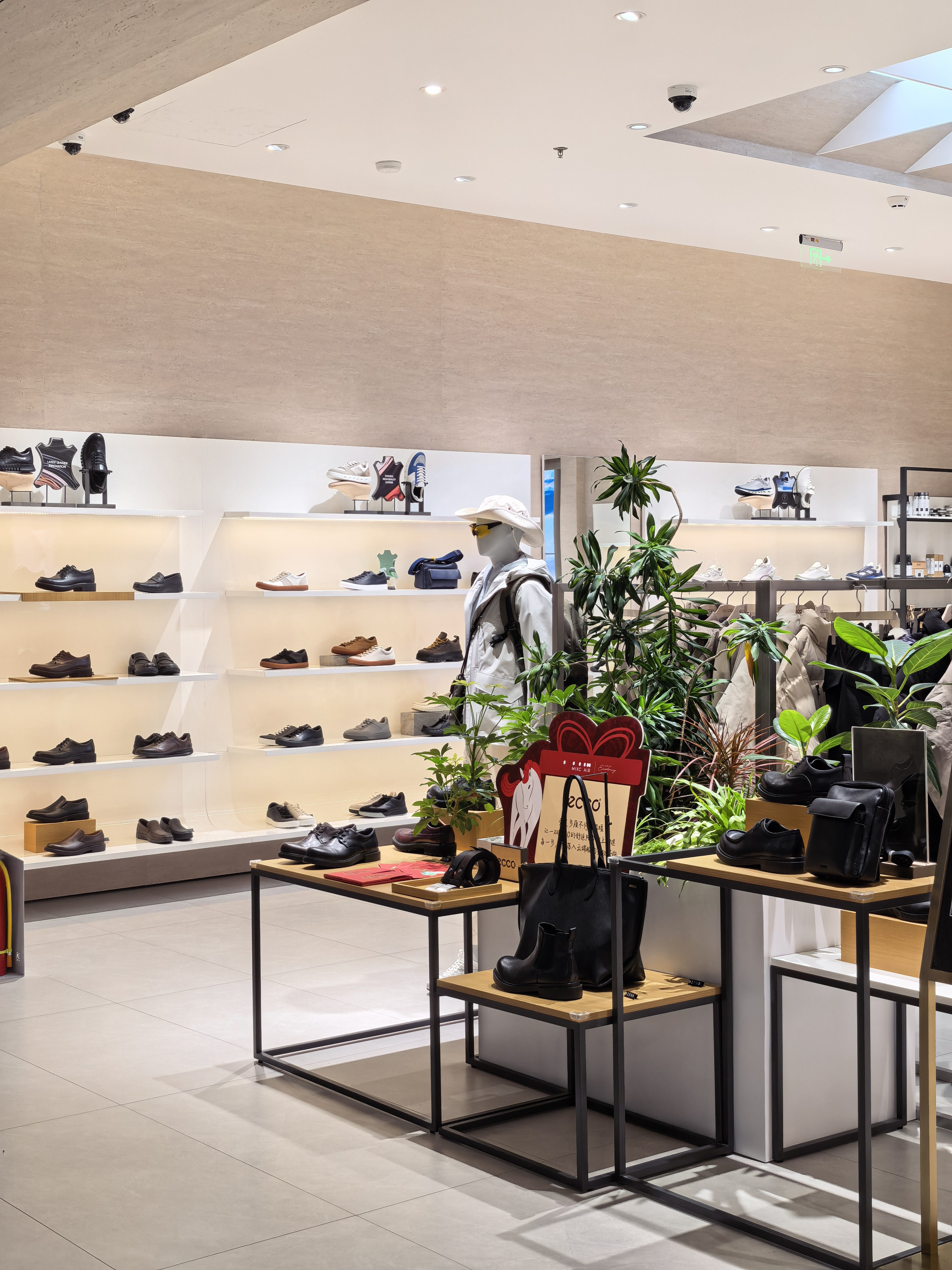 OPTIMAX retail lighting project OPTIMAX retail lighting project