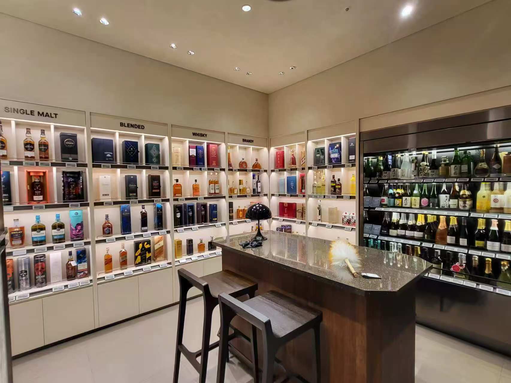 SHOWLITE retail lighting project SHOWLITE retail lighting project