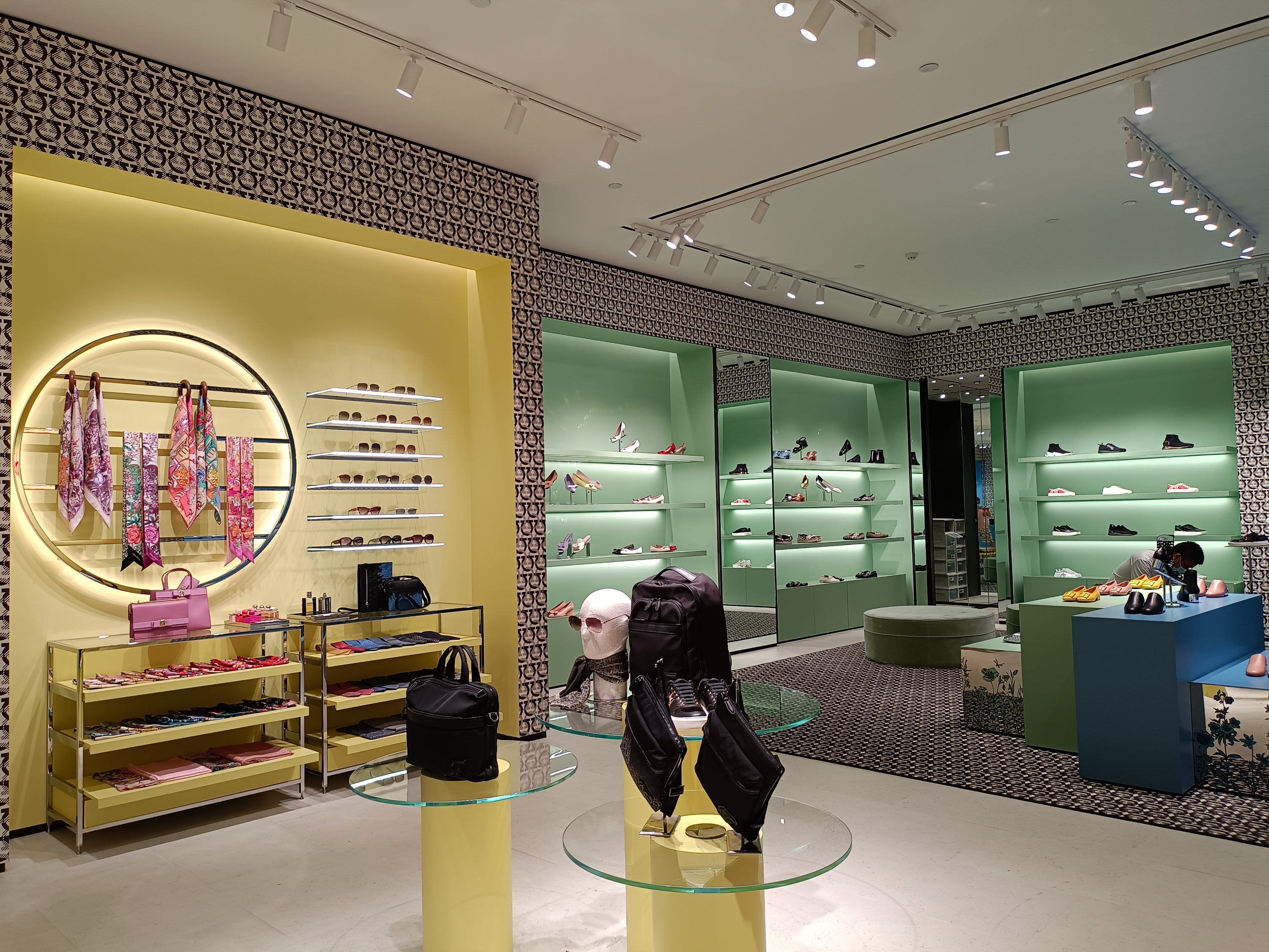 Retail lighting project application Retail lighting project application