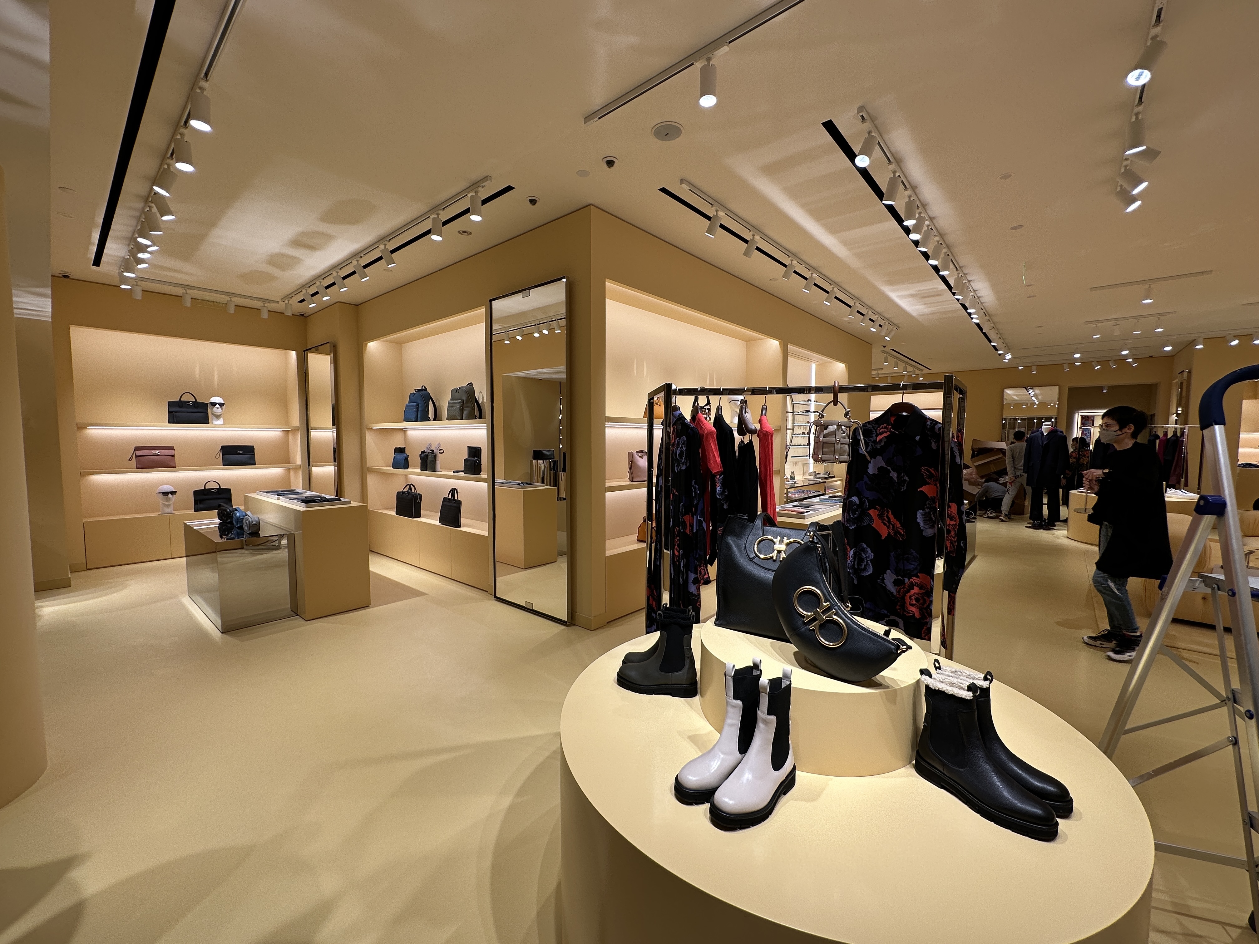 Retail lighting project application Retail lighting project application