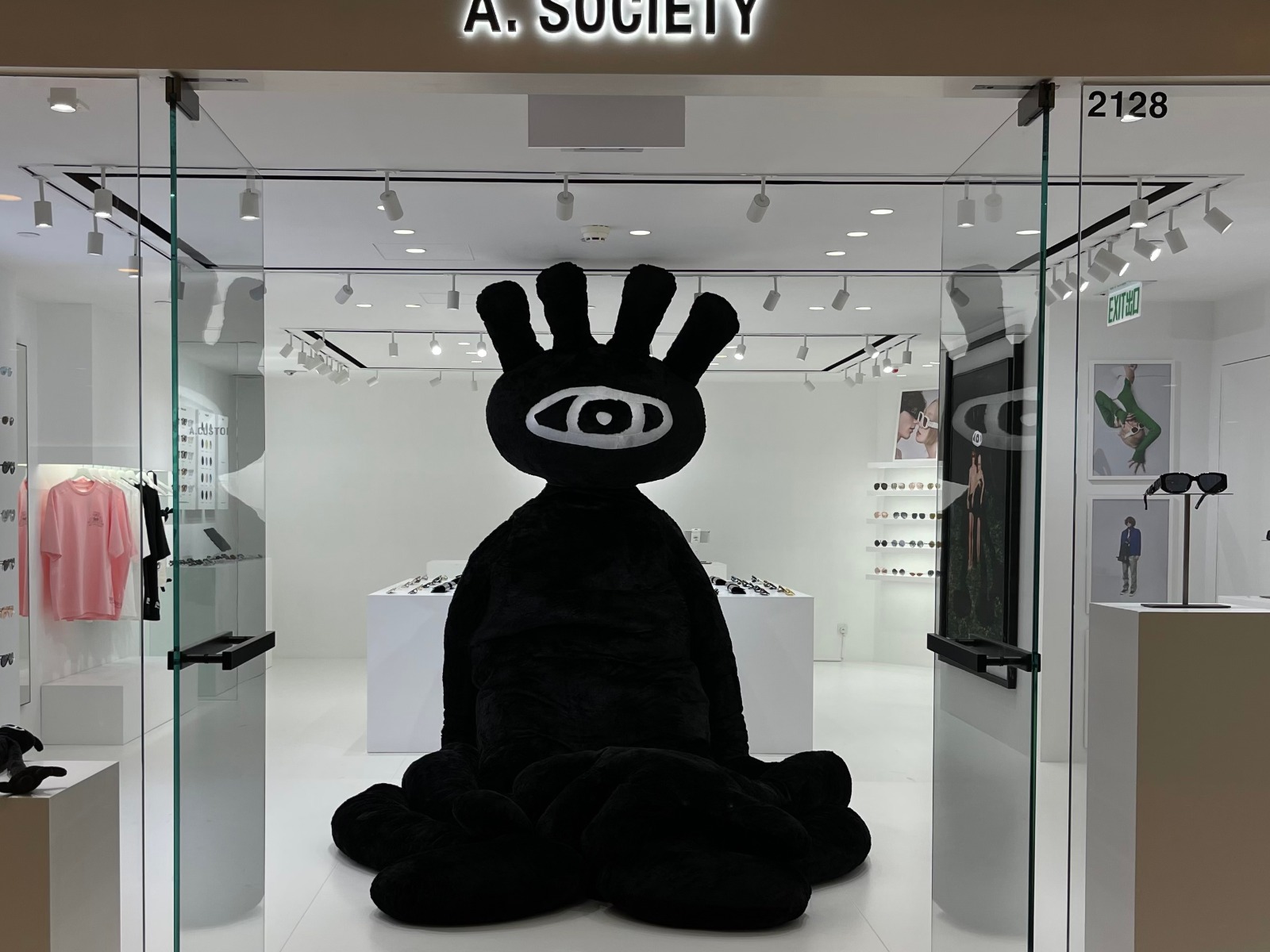 BEAMX retail lighting project BEAMX retail lighting project